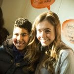 CasaOz - Giorgia Boni abbraccia un bambino di CasaOz